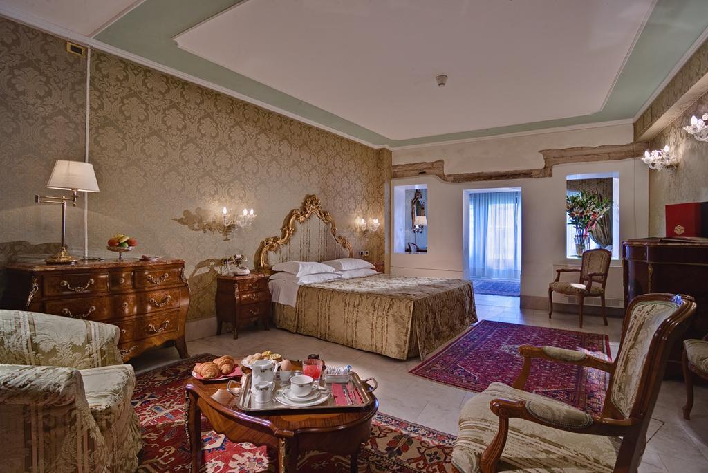 Junior Suite with Canal View